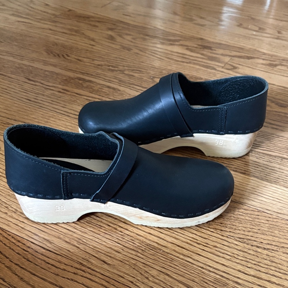 Sven Black Clogs Sz 38